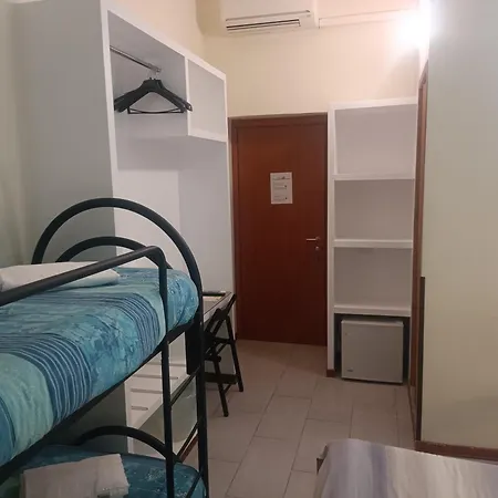 Enjoy ベッド・アンド・ブレックファスト 3*