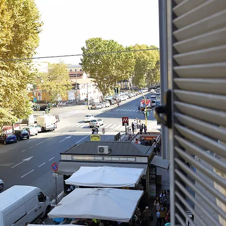 Bed & Breakfast Enjoy Roma